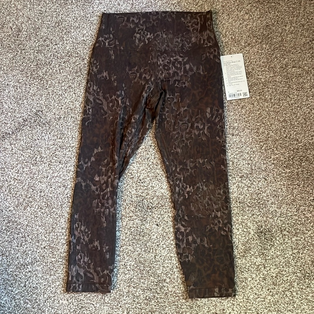 NWT lululemon align leggings. Size 8, 23 in crop, in Lined Truleopard